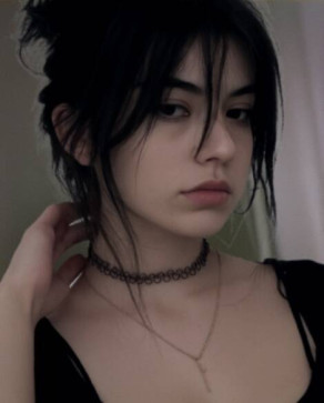 Livi, 19, United States