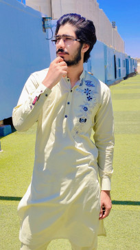Muxamil, 23, Pakistan
