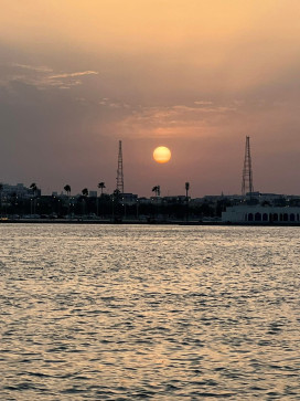Mae, 29, Qatar