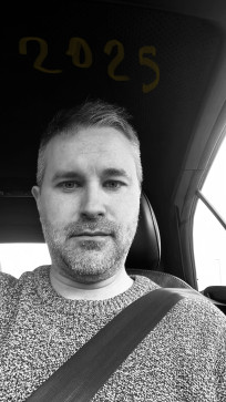 Smiles, 46, United Kingdom