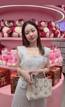 Samantha, 33, Singapore