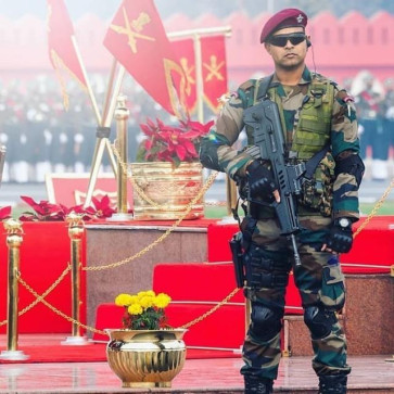 Kris, 25, India