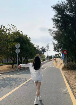 Luna, 32, Hong Kong