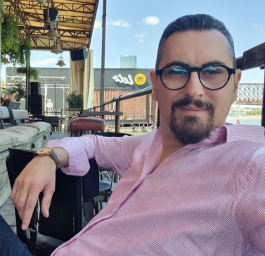 News Bb, 31, United States