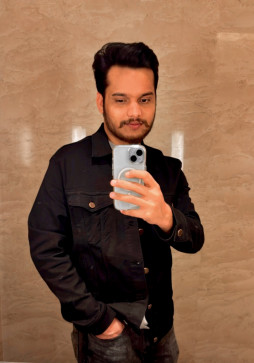 Koushik De, 24, India