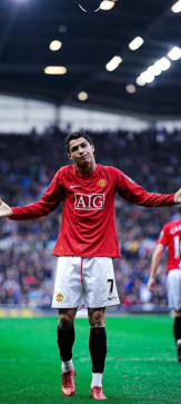 Cr7, 18, Albania