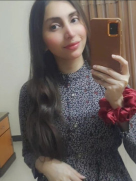 Aina, 24, Pakistan