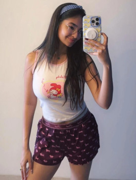 Bella, 19, India