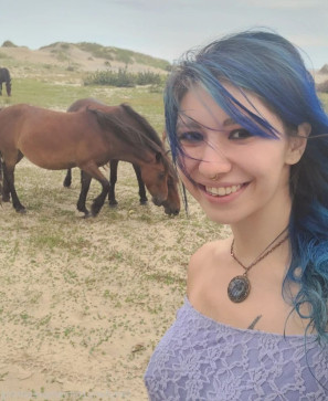 Sofie, 32, United States
