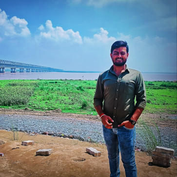Santosh, 25, India