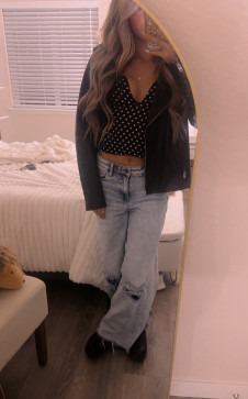 Chloe, 19, United States