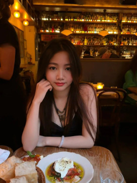 Zoe, 27, United Kingdom