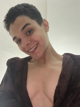 Iasmin Gabriela, 25, Ireland