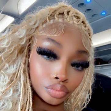 Taee V, 19, United States