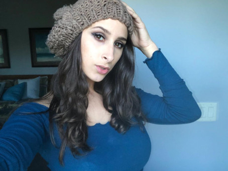 Clara, 27, United States