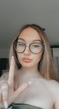 Ava Charlotte, 18, United States