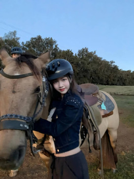 Ms Zoe, 27, United Kingdom