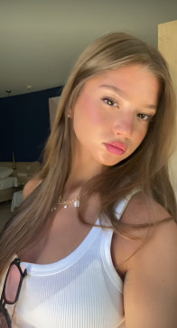 Hania, 19, United States