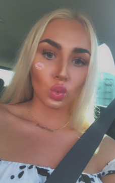 Raluca, 19, Romania