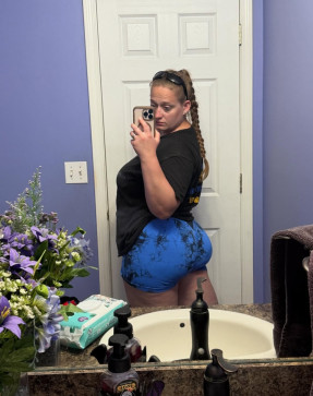 Ashley, 36, United Kingdom
