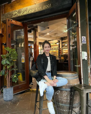 Honeybie, 27, United Kingdom