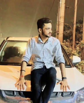 Garvit, 19, India