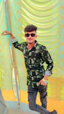 Shaikh Yunos, 18, India