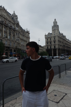 Valdrin Muhadri, 18, Hungary