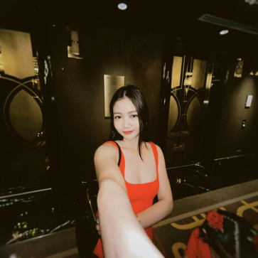 Zoe, 27, United Kingdom