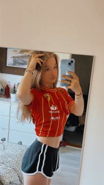 Eva, 18, Netherlands