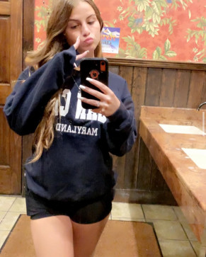 Ellianna, 18, United States