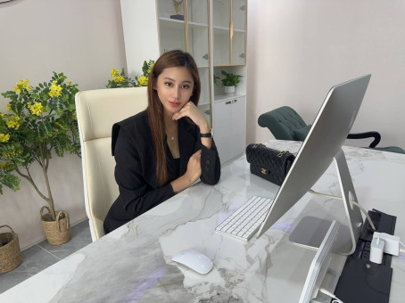 Olivia, 34, United States
