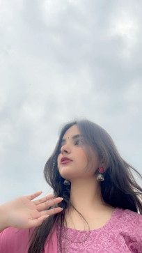 Akz, 18, India
