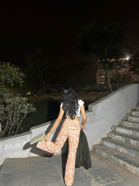 MOi, 21, India