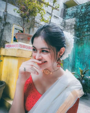 Sofia, 21, India