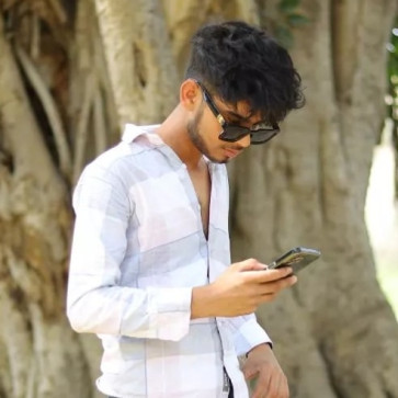 Lund Logi Mera, 20, India