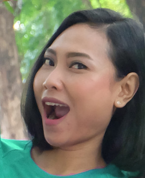 Lina, 42, Indonesia