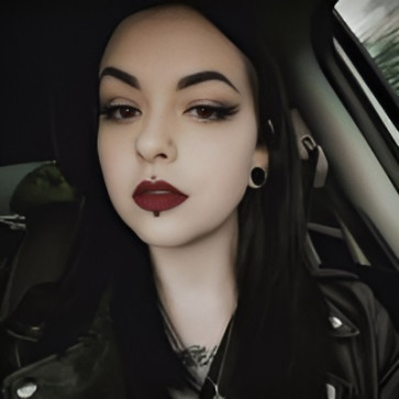 Bella, 26, United States