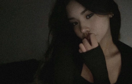 Mely, 19, Canada