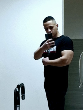 Leart, 22, Albania