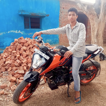 Rishb, 18, India