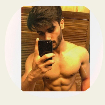 Yeallow Yealloow, 18, India