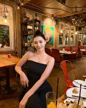 Lily, 38, United States
