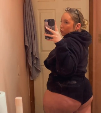 Nicole, 20, United States