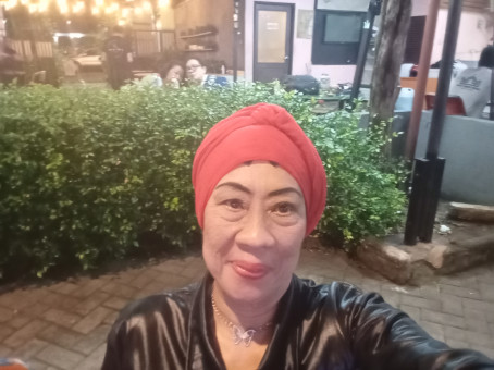 Mita, 58, Indonesia