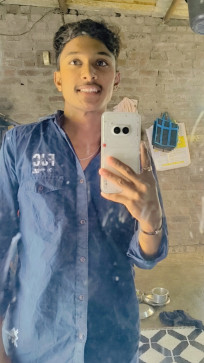 Royal FF, 18, India
