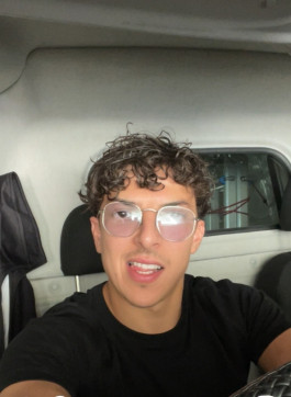 Leo, 23, Italy