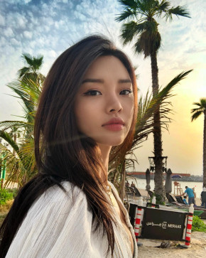 Madeline Mitchell, 29, Singapore