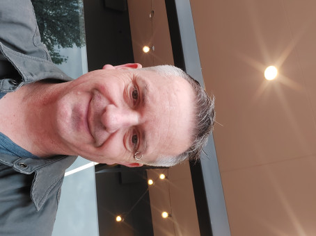 D, 48, Australia