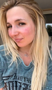 Delphine, 31, France